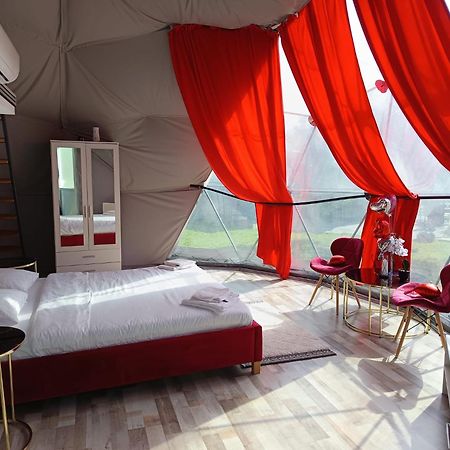 Sun Garden Glamping Domes Hotel Calimanesti Ngoại thất bức ảnh