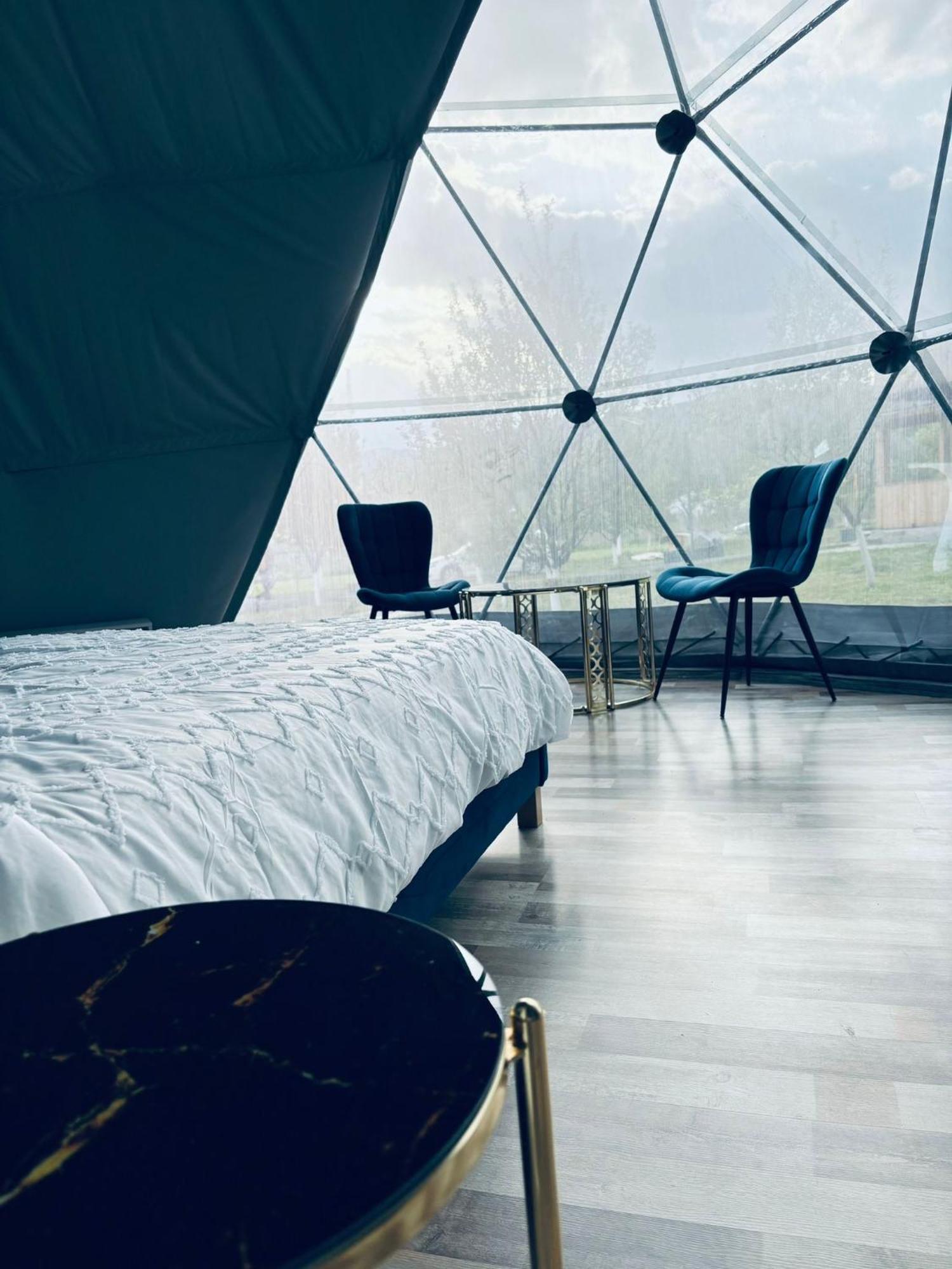 Sun Garden Glamping Domes Hotel Calimanesti Ngoại thất bức ảnh