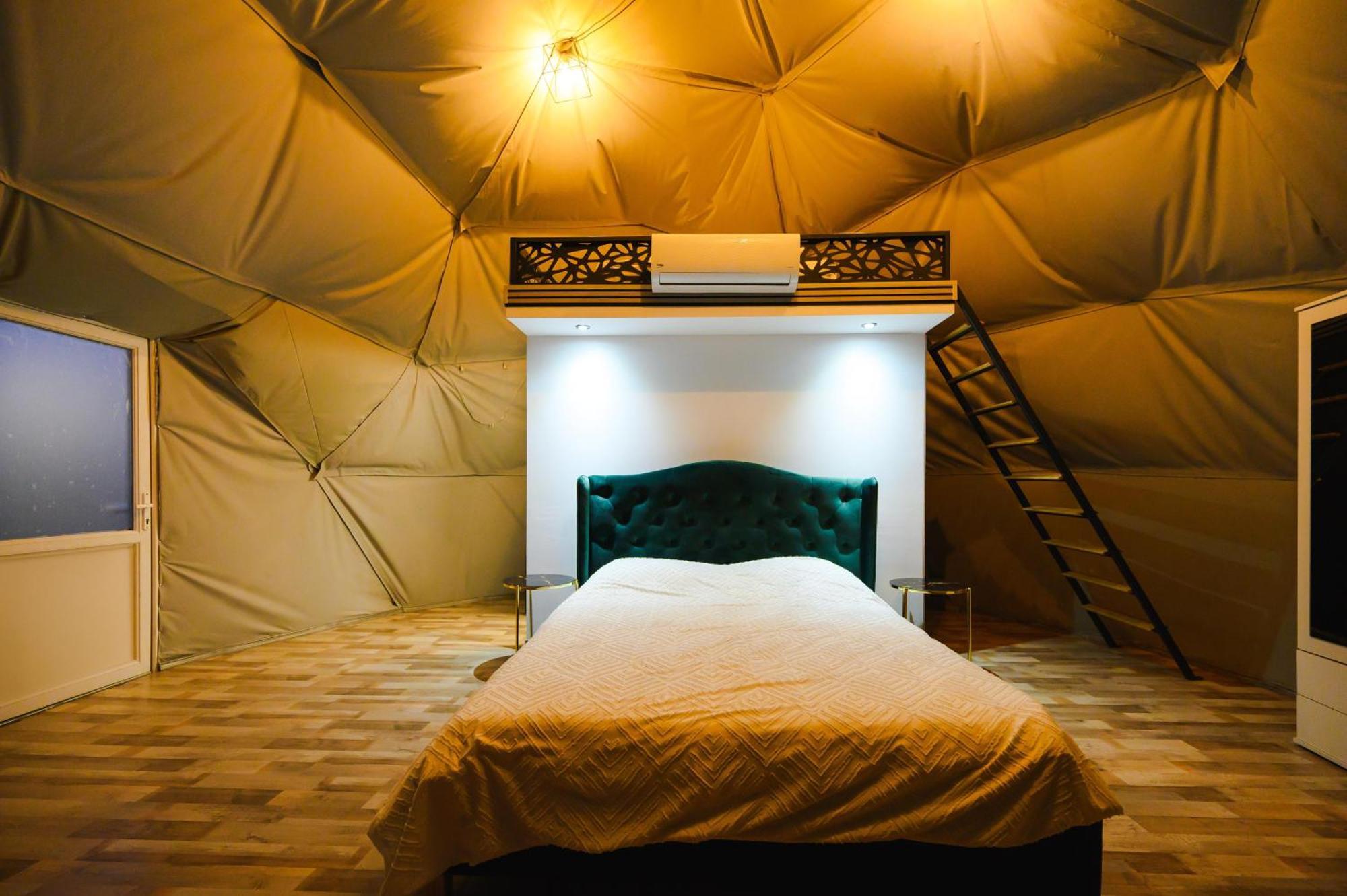 Sun Garden Glamping Domes Hotel Calimanesti Ngoại thất bức ảnh