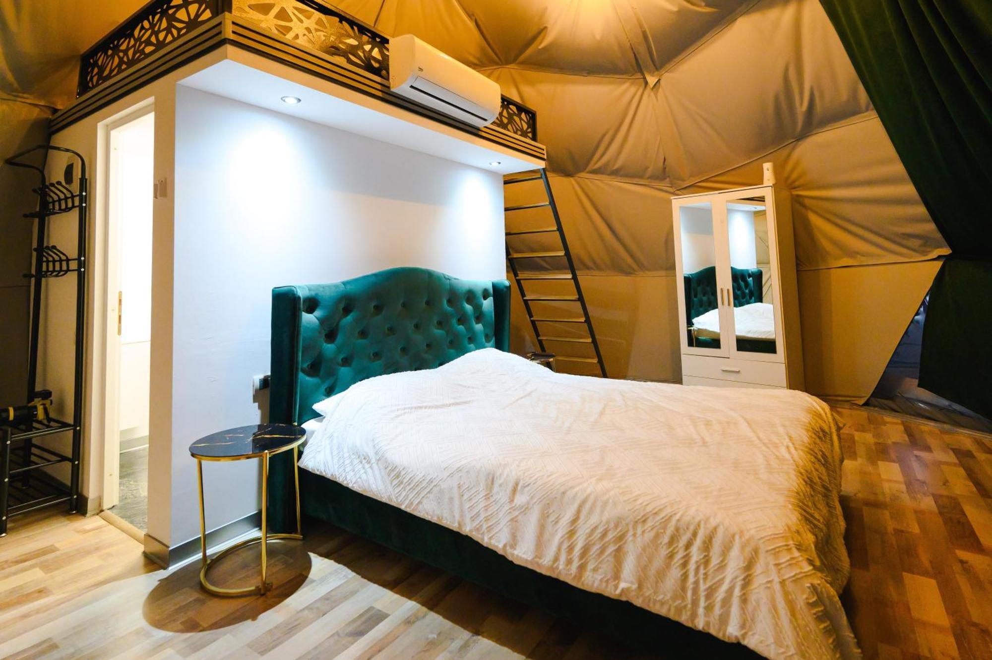 Sun Garden Glamping Domes Hotel Calimanesti Ngoại thất bức ảnh